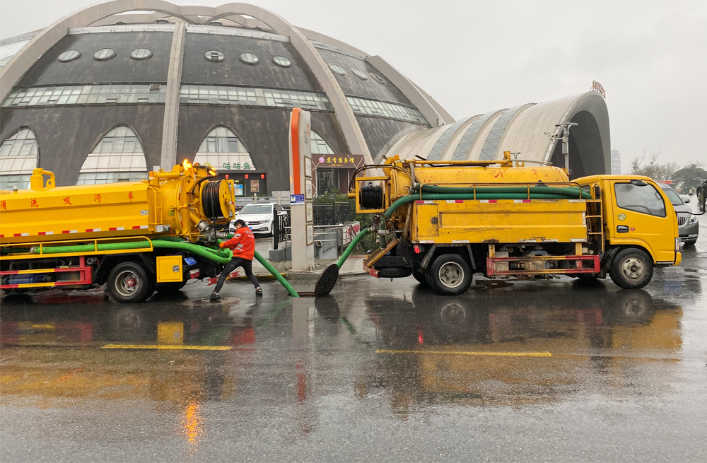 长江村商场管道清淤